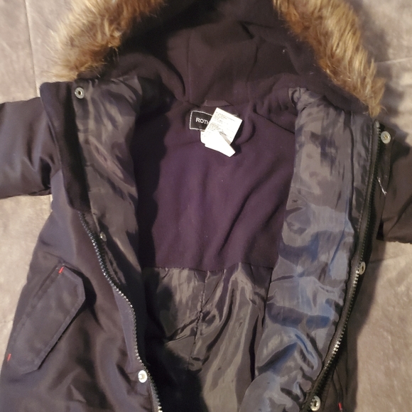 Rothchild hooded footed pram with faux-fur trim - Picture 6 of 7